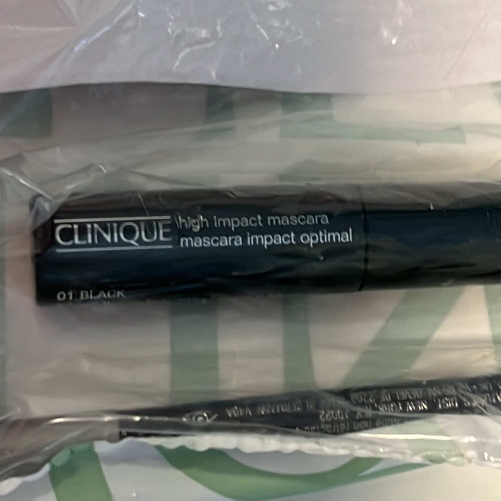 CLINQUE Make up bag with some make up Together - Picture 7 of 12